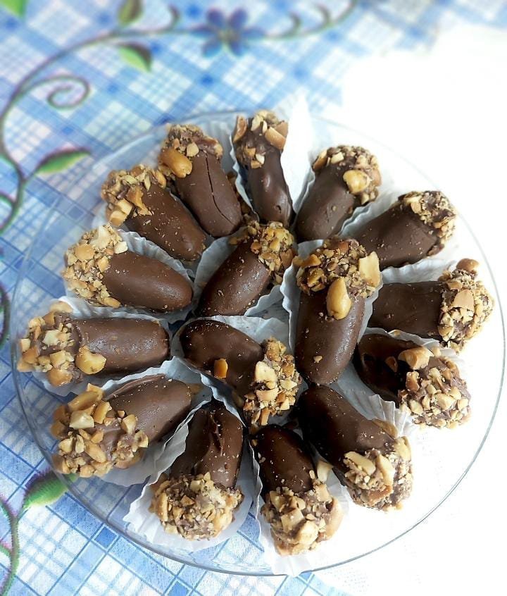 Chocolate Coated Dates with Peanut Crush